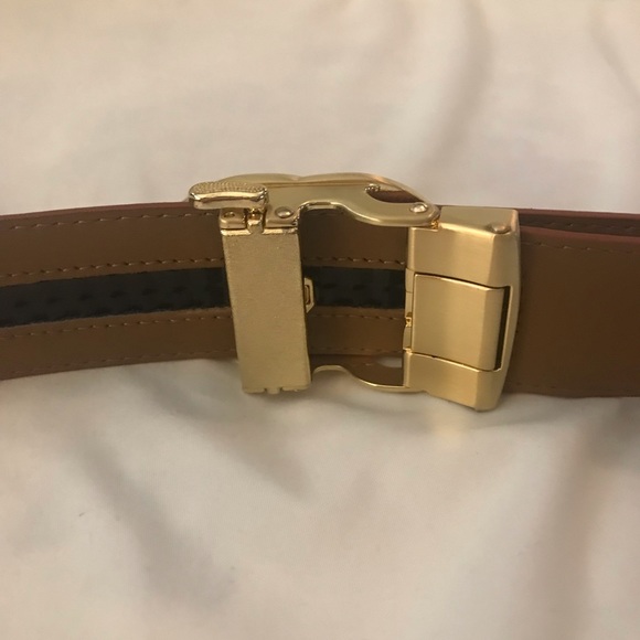 Itiezy fashionable tan belt with gold G buckle. NWOT - Picture 6 of 16